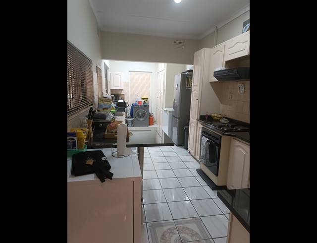 4 BEDROOM HOUSE FOR SALE IN BEREA WEST